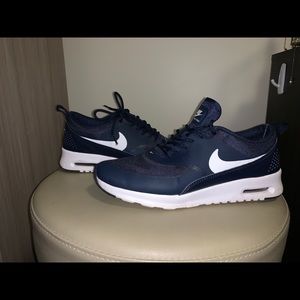Women’s Nike Airmax Theas